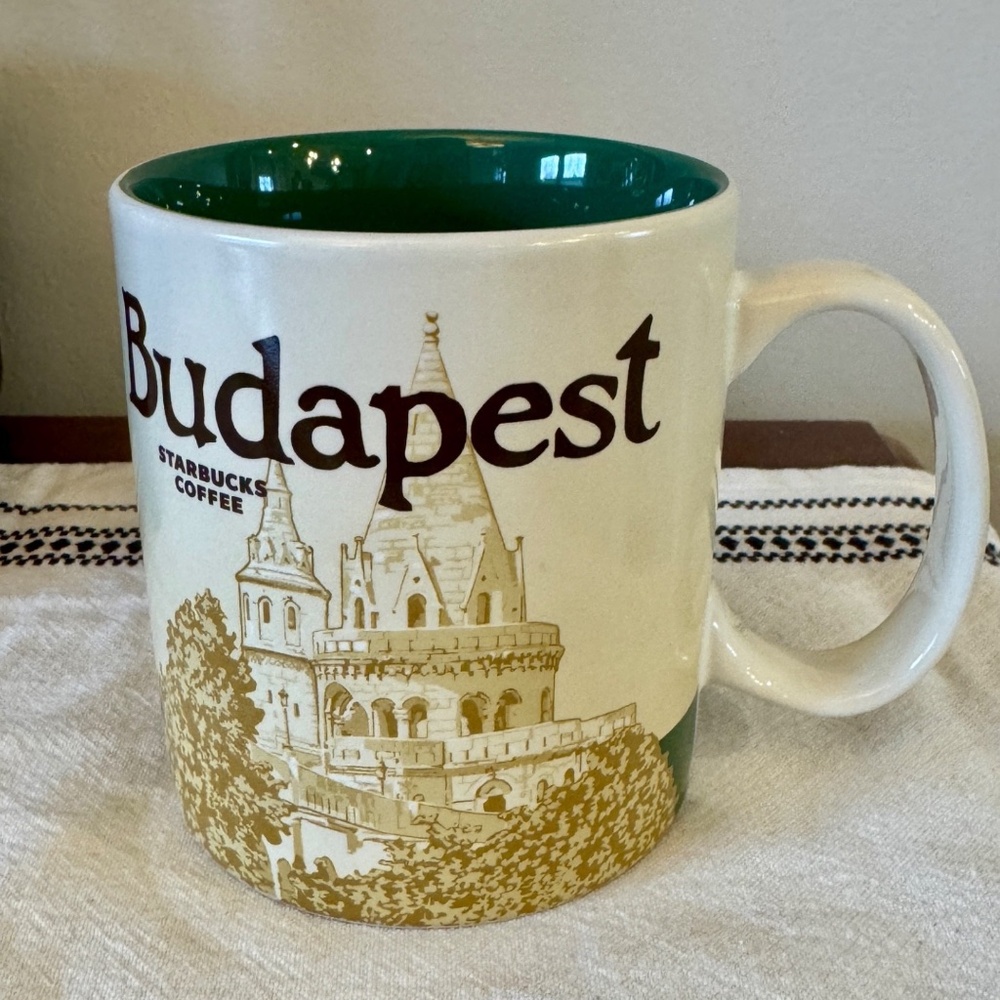 Share NEW Starbucks Coffee 2011 Budapest Hungary Global Icon Collector Series